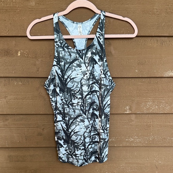 Under Armour Gray, Black, White Tropical Heat Gear Women’s Tank Top size S - Picture 1 of 3